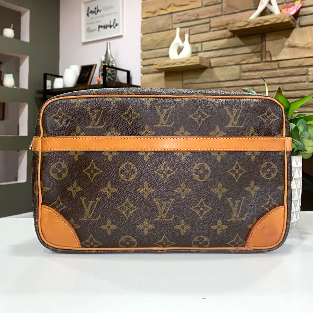 ❤️Louis Vuitton Brown Monogram Clutch
